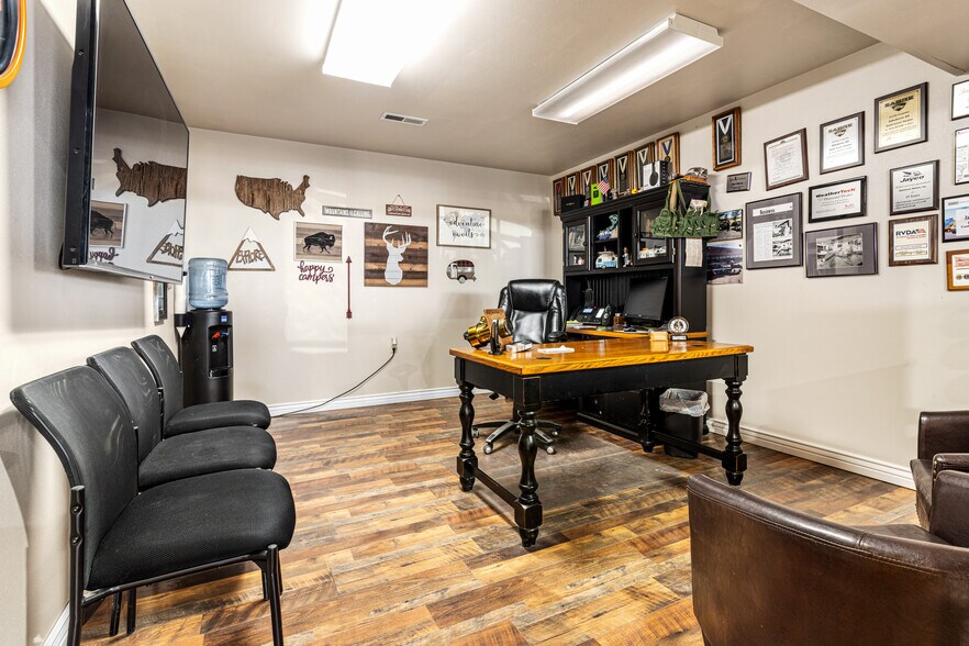 More Photos Of 701 E Spaulding Ave, Pueblo Auto Dealership For Sale