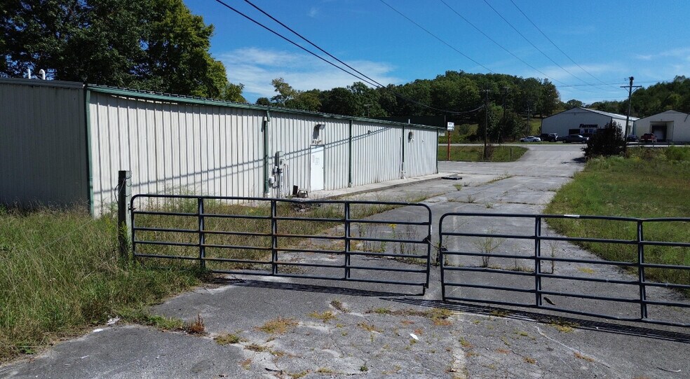 More Photos Of 645 Lily School Rd, Lily General Retail For Sale