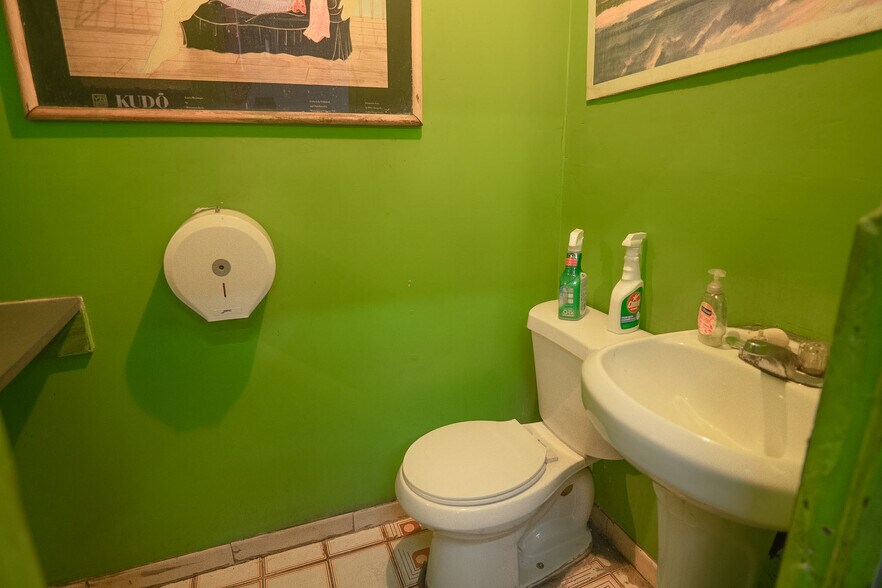 More Photos Of 5201 NW 36th Ave, Miami Light Manufacturing For Sale