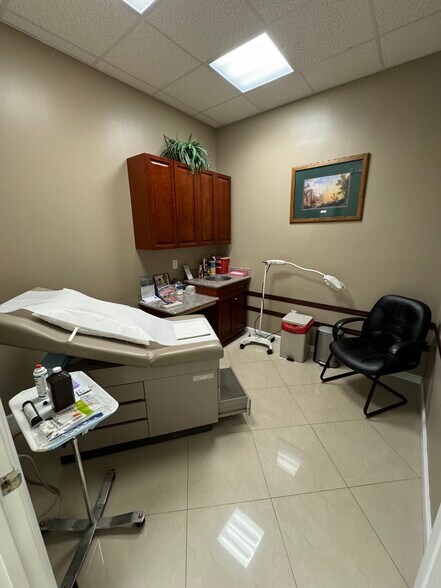 More Photos Of 1741-1759 N University Dr, Pembroke Pines Storefront Retail Office For Sale