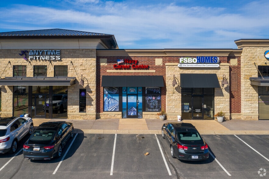 More Photos Of 755 Bielenberg Dr, Woodbury Storefront Retail Office For Lease