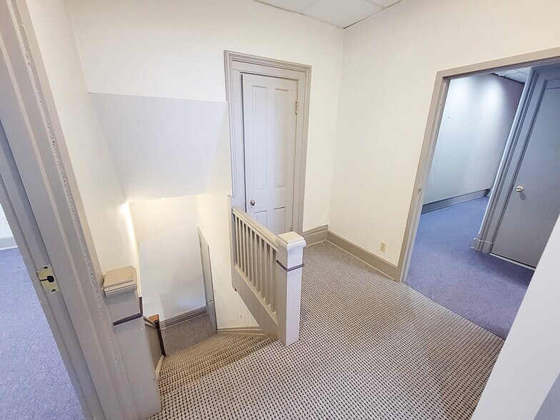 More Photos Of 1730 Madison Rd, Cincinnati Office For Sale