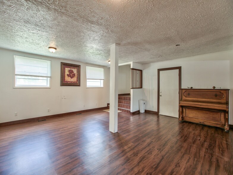More Photos Of 765 E Washington St, Monticello Auto Repair For Sale