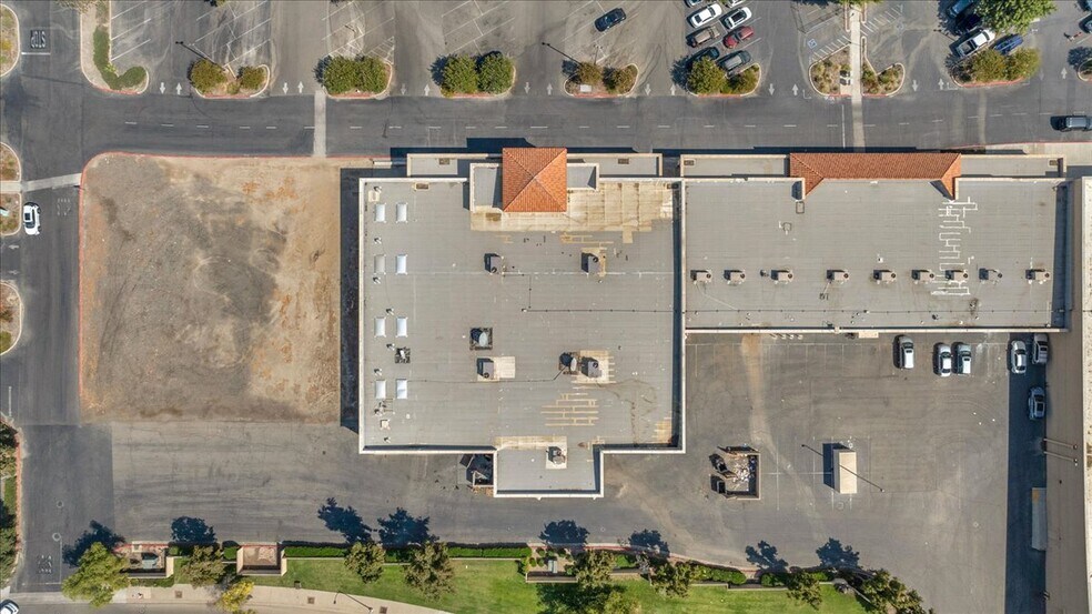 More Photos Of 580 N 11th Ave, Hanford Freestanding For Lease