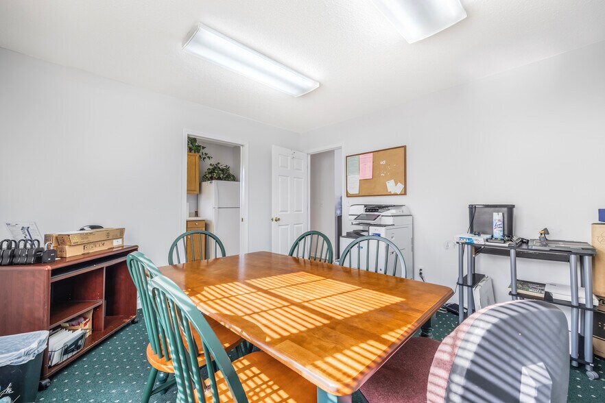 More Photos Of 13325 Jones St, Lavonia Office For Sale