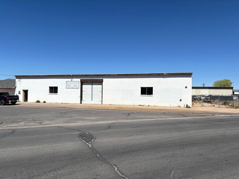 More Photos Of 3340 Fox Ave, Kingman Warehouse For Lease