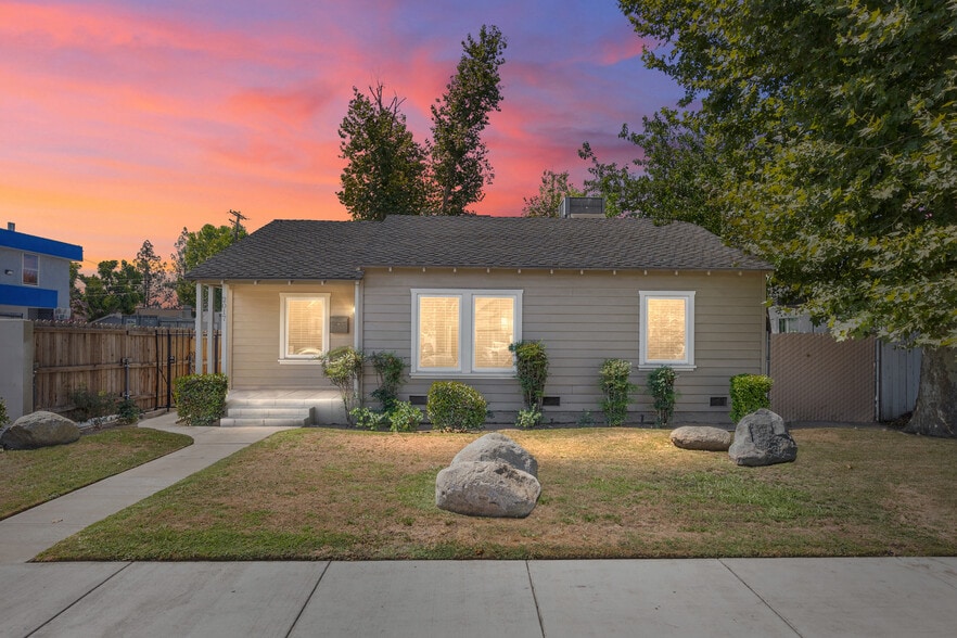 More Photos Of 2017 Brundage Ln, Bakersfield Office Residential For Lease