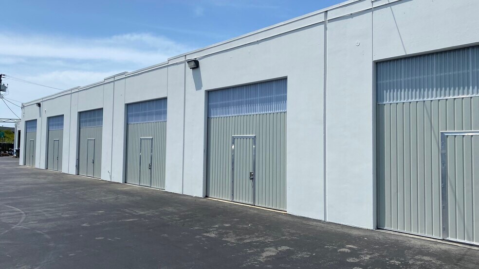 More Photos Of 7212-7256 Garden Grove Blvd, Westminster Warehouse For Lease