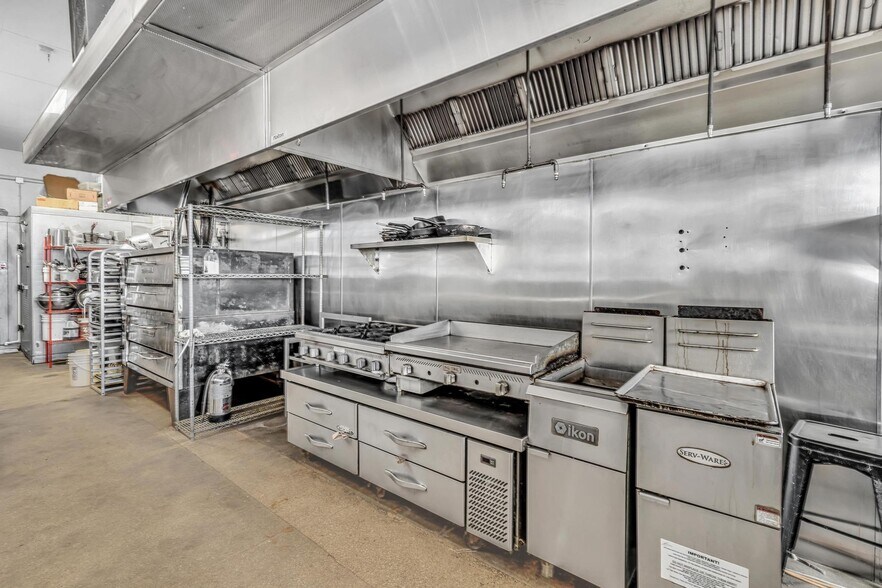 More Photos Of 2770 SW 27th Ave, Miami Freestanding For Lease