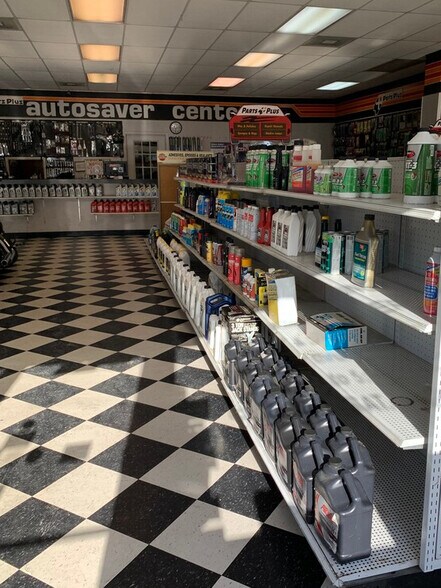 More Photos Of 1510 Washington St, Commerce Auto Repair For Lease