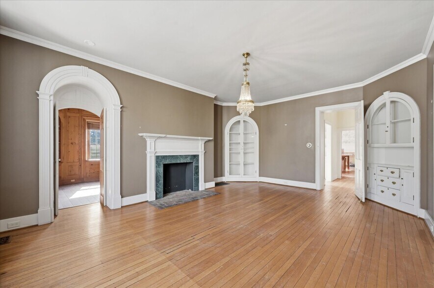 More Photos Of 217 W Boscawen St, Winchester Restaurant For Sale