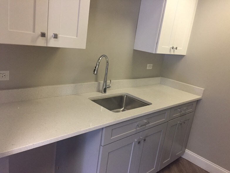 More Photos Of 3100 W Higgins Rd, Hoffman Estates Medical For Lease