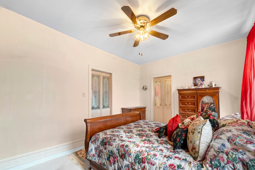 More Photos Of 3172 44th St, Astoria Multifamily For Sale