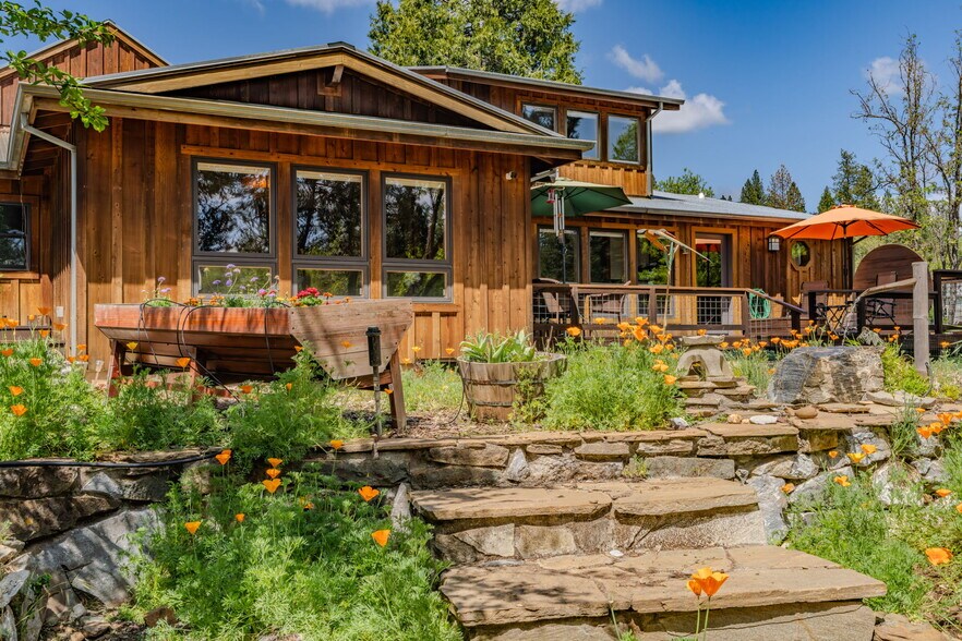 More Photos Of 21376 Consolation St, Volcano Specialty For Sale
