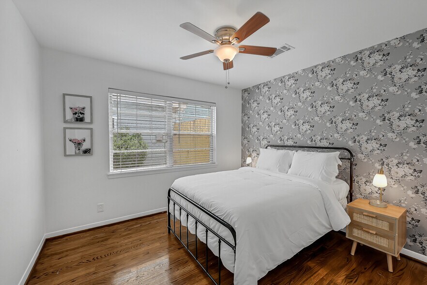 More Photos Of 5415 Carew St, Houston Specialty For Sale