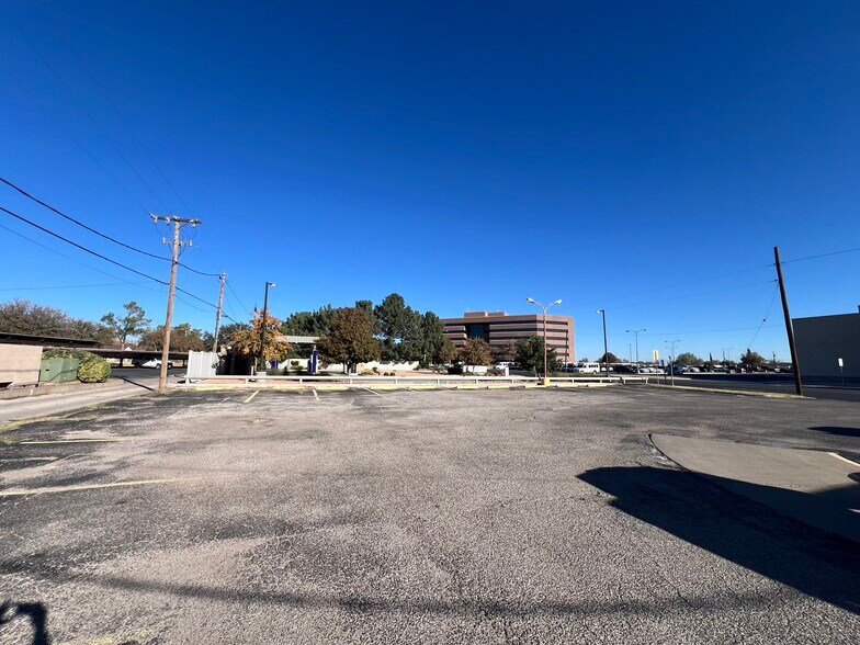 More Photos Of 400 W Kansas, Midland Restaurant For Sale