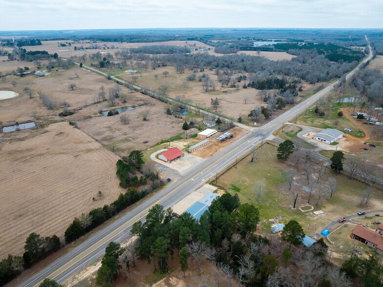 More Photos Of 17589 TX-19 Hwy, Montalba General Retail For Sale