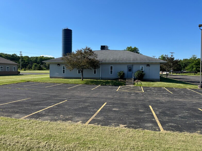 More Photos Of 19 Mcquiston Dr, Mercer Coworking Space