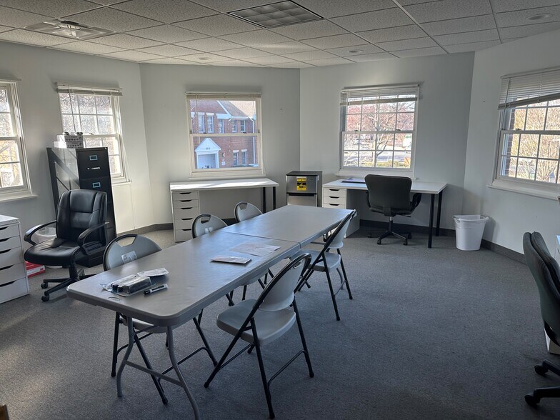 More Photos Of 1831 Forest Dr, Annapolis Office For Sale
