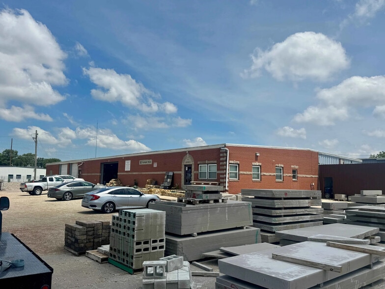 Primary Photo Of 205 35th St, Bettendorf Warehouse For Lease