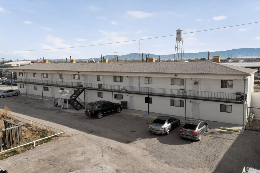 Primary Photo Of 118 S Main St, Belen Apartments For Sale