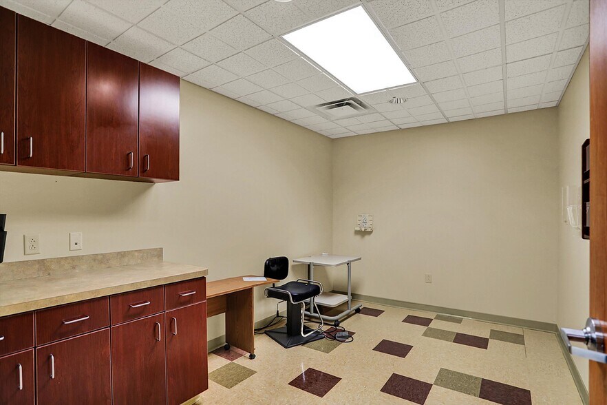 More Photos Of 711 W Gardner Dr, Marion Medical For Sale