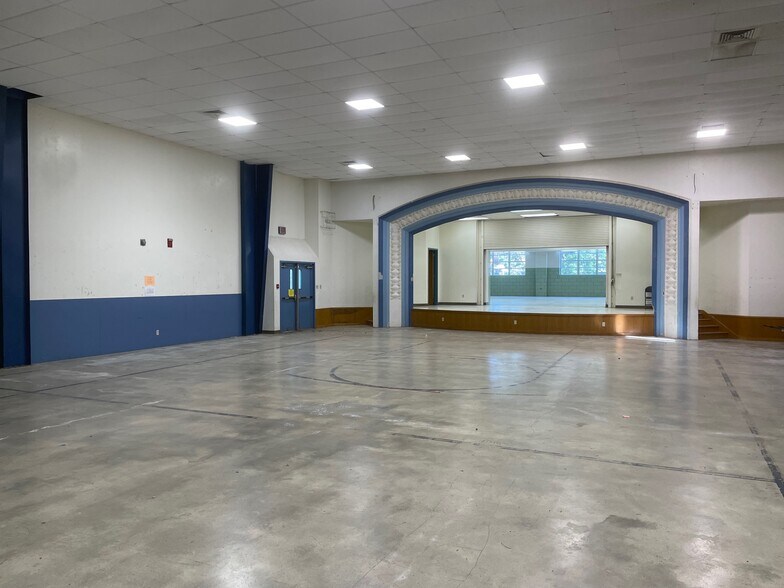 More Photos Of 216 E College St, Seguin Flex For Sale