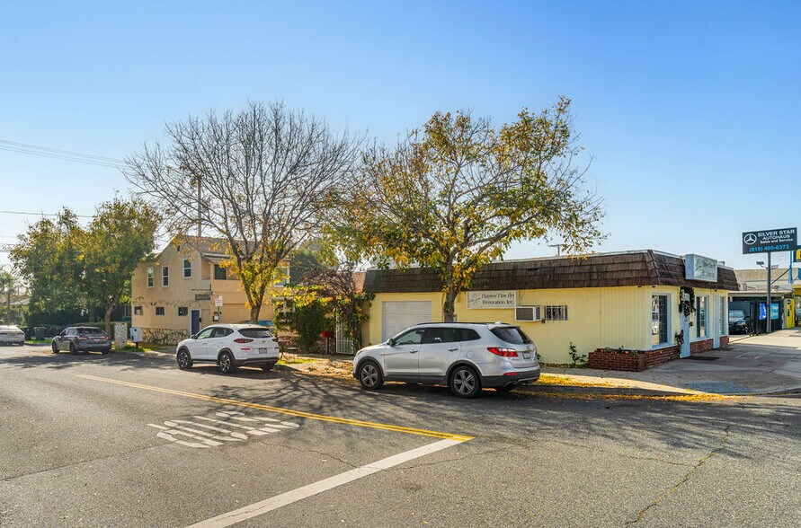 More Photos Of 2200 W Burbank Blvd, Burbank Storefront Retail Office For Sale