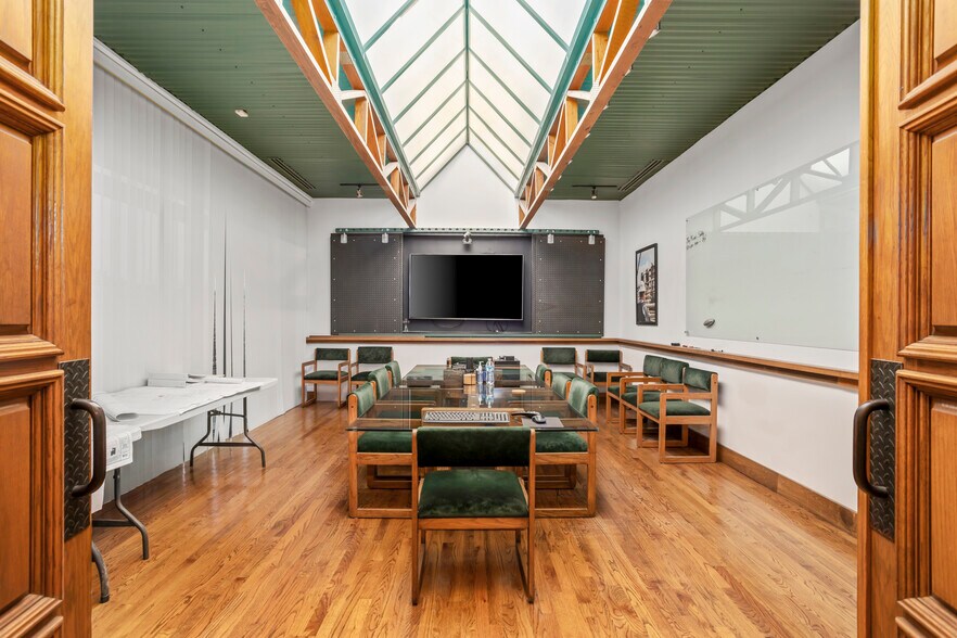 More Photos Of 3100 E Randol Mill Rd, Arlington Distribution For Sale