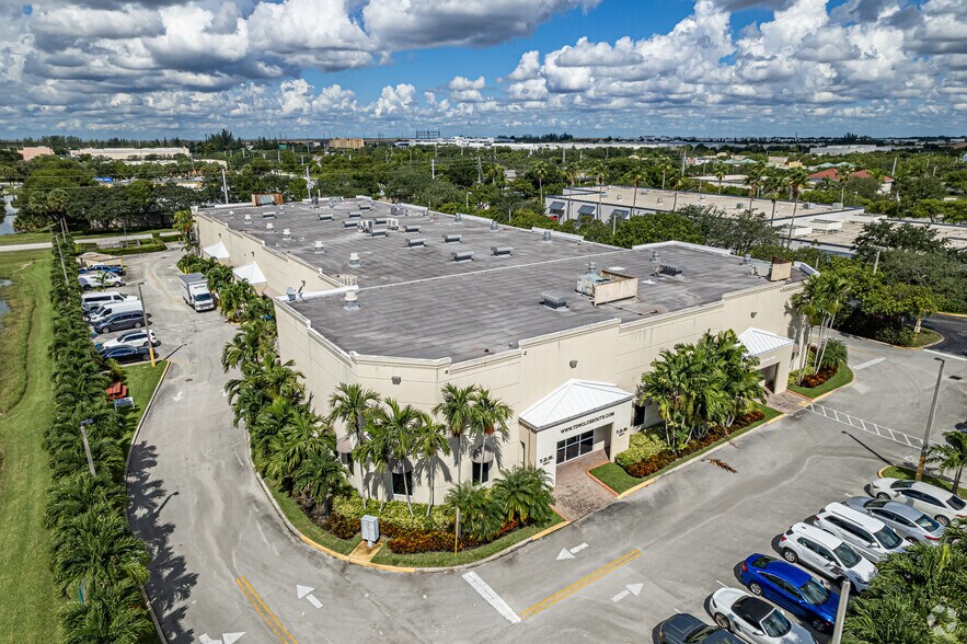 More Photos Of 5501-5553 N Nob Hill Rd, Sunrise Light Distribution For Lease