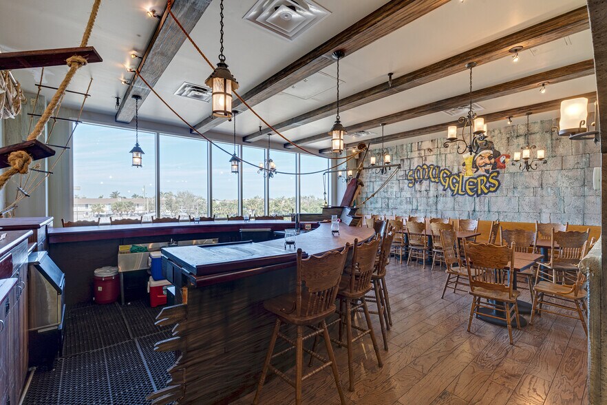 More Photos Of 1800-1850 E Merritt Island Cswy, Merritt Island Auto Dealership For Lease