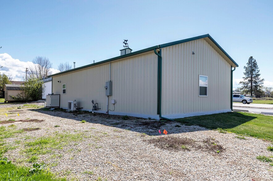 More Photos Of 115 Valley View St, Stevensville Restaurant For Sale