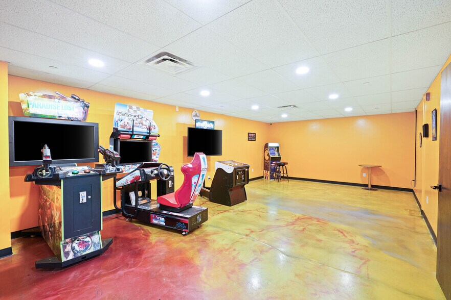 More Photos Of 801 N Fee St, Helena Bar For Sale