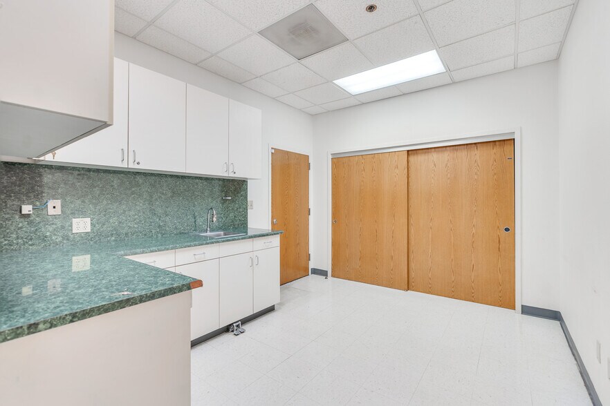 More Photos Of 222 I St, Los Banos Office For Lease