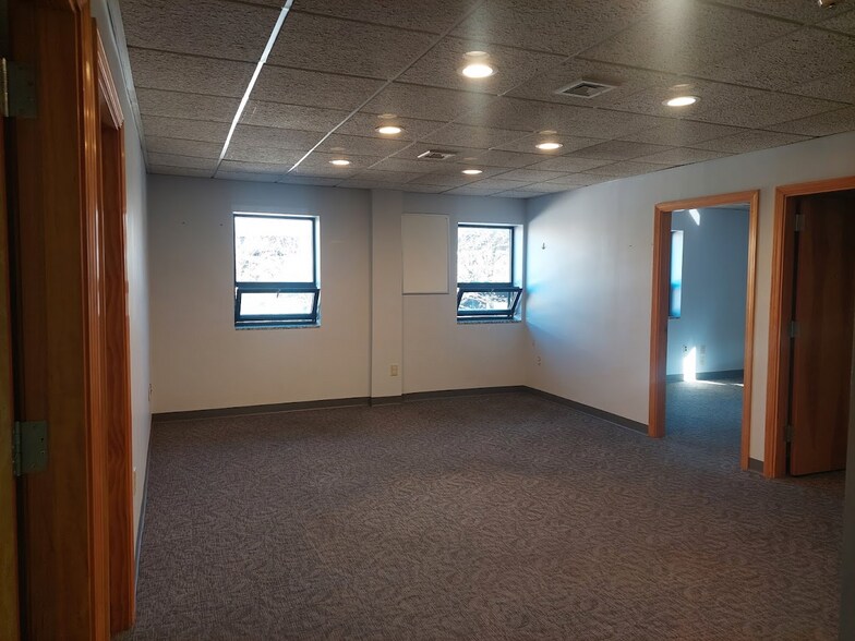 More Photos Of 17 Caldwell St, Charlestown Showroom For Lease
