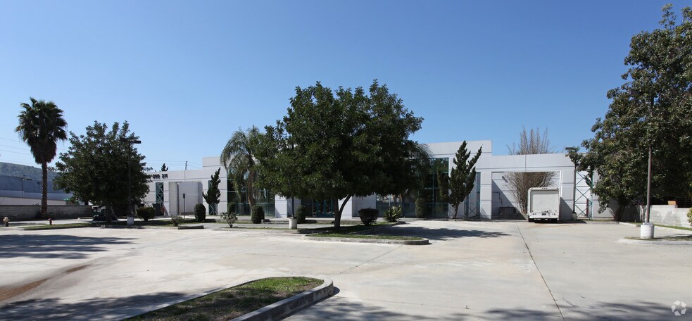 More Photos Of 207-211 Erie St, Pomona Warehouse For Lease