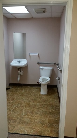 More Photos Of 4582 Cumberland Rd, Fayetteville Freestanding For Lease