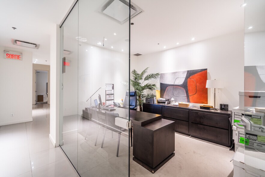 More Photos Of 9000-9012 Boul De L'acadie, Montréal General Retail For Lease