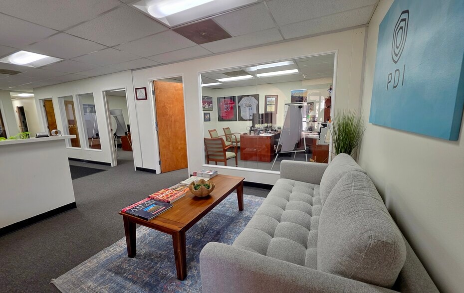More Photos Of 9795 Cabrini Dr, Burbank Loft Creative Space For Lease