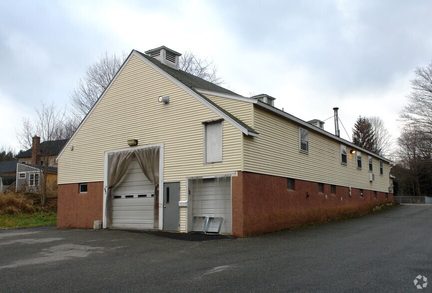 More Photos Of 60 Willow Rd, Ayer Warehouse For Lease