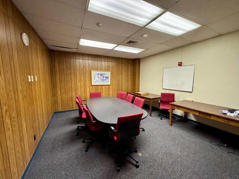 More Photos Of 112 6th St, Bristol Telecom Hotel Data Hosting For Sale