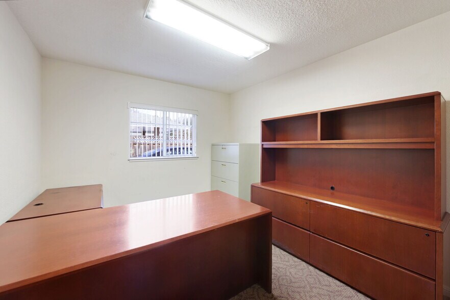 More Photos Of 70 Railroad Ave, Danville Office For Sale