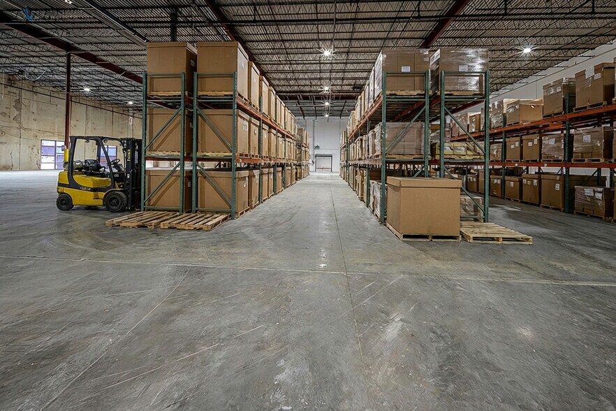 More Photos Of 8330 Endicott Ln, Dallas Warehouse For Lease