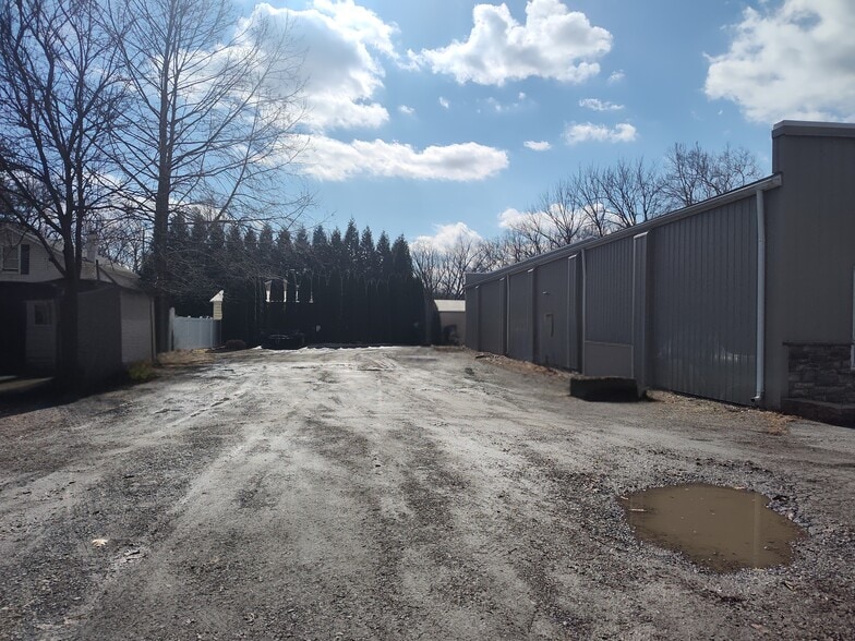 More Photos Of 300 5th St, Belvidere Light Distribution For Sale