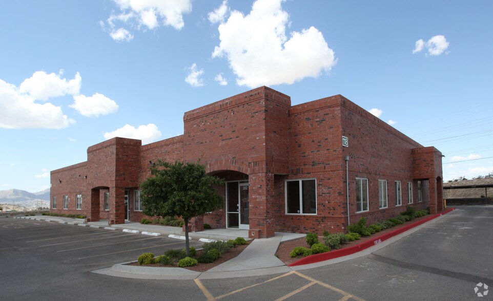 Primary Photo Of 118 Mesa Park Dr, El Paso Medical For Lease