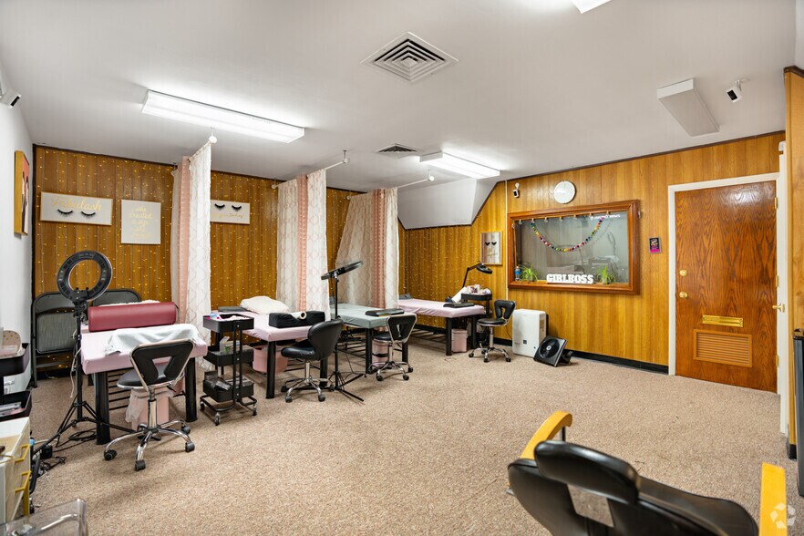 More Photos Of 8332 Richmond Hwy, Alexandria Storefront For Lease