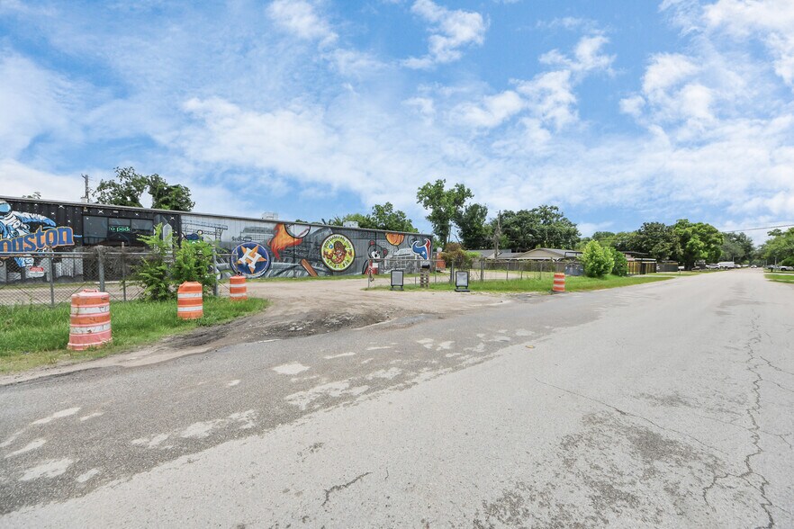More Photos Of 11730 Aldine Westfield Rd, Houston Warehouse For Sale