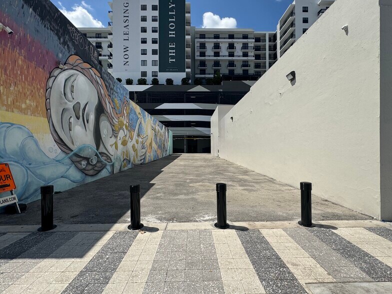 More Photos Of 2020 Harrison St, Hollywood Storefront For Lease