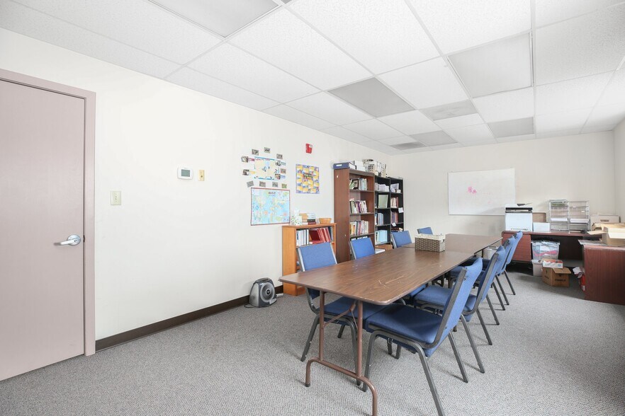 More Photos Of 9304 Onyx Ct, Fredericksburg Warehouse For Lease