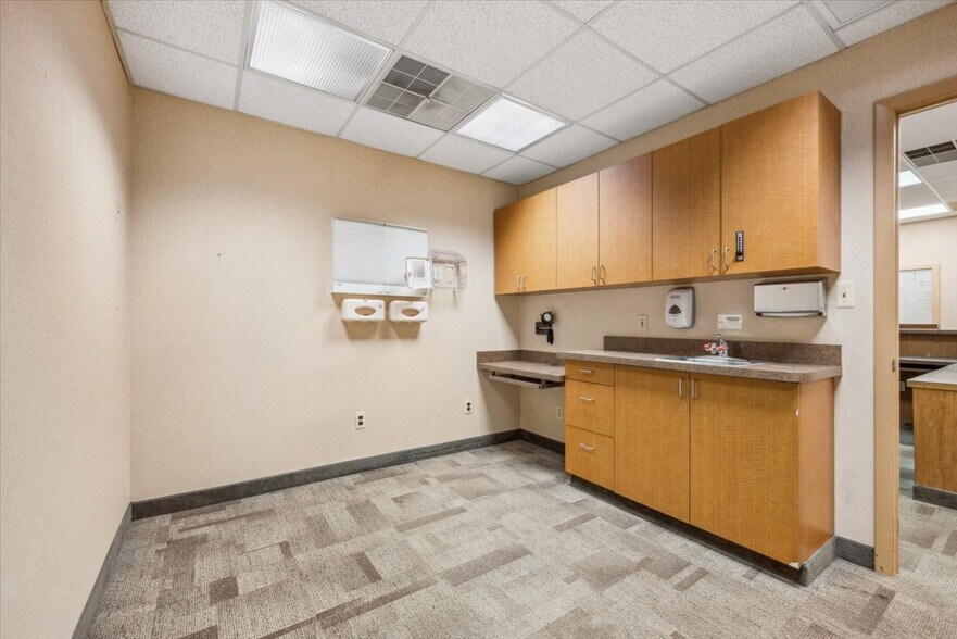 More Photos Of 215 Union Ave, Bridgewater Medical For Sale